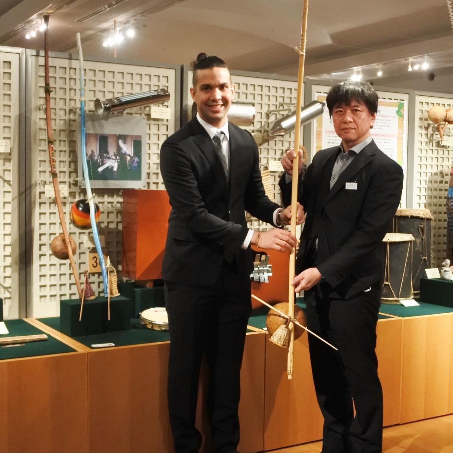 浜松市楽器博物館にビリンバウとヘコヘコを寄贈しました
